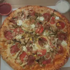 Pizza w pudełku na wynos